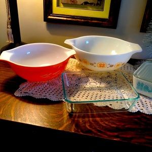 Vintage Pyrex dishes